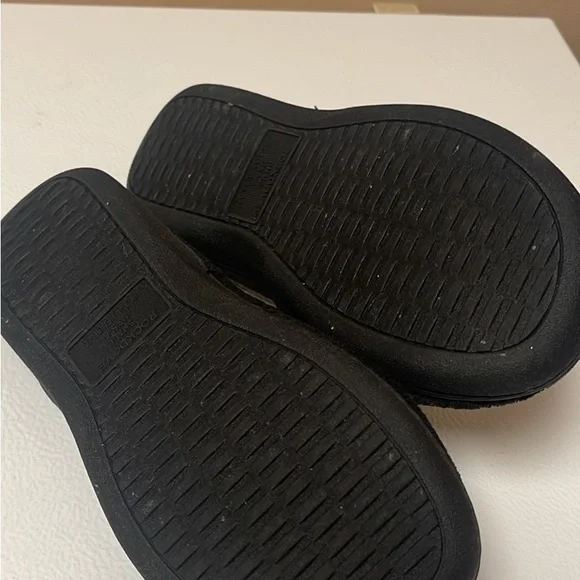 Adjustable Slippers - Picture 2 of 3